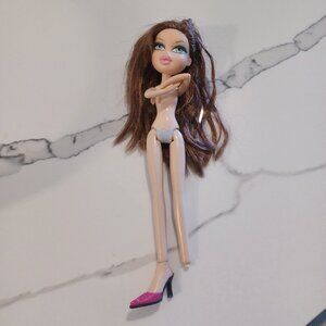 Vintage 2001 MGA Bratz Fashion Doll Yasmin